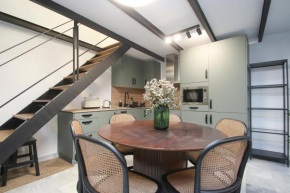 NEW! Luxurious & chic duplex next to the Cathedral